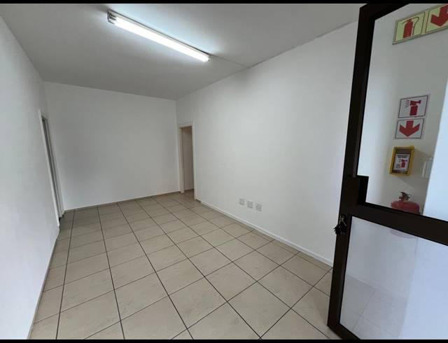 298M² WAREHOUSE TO LET IN OLIVEDALE